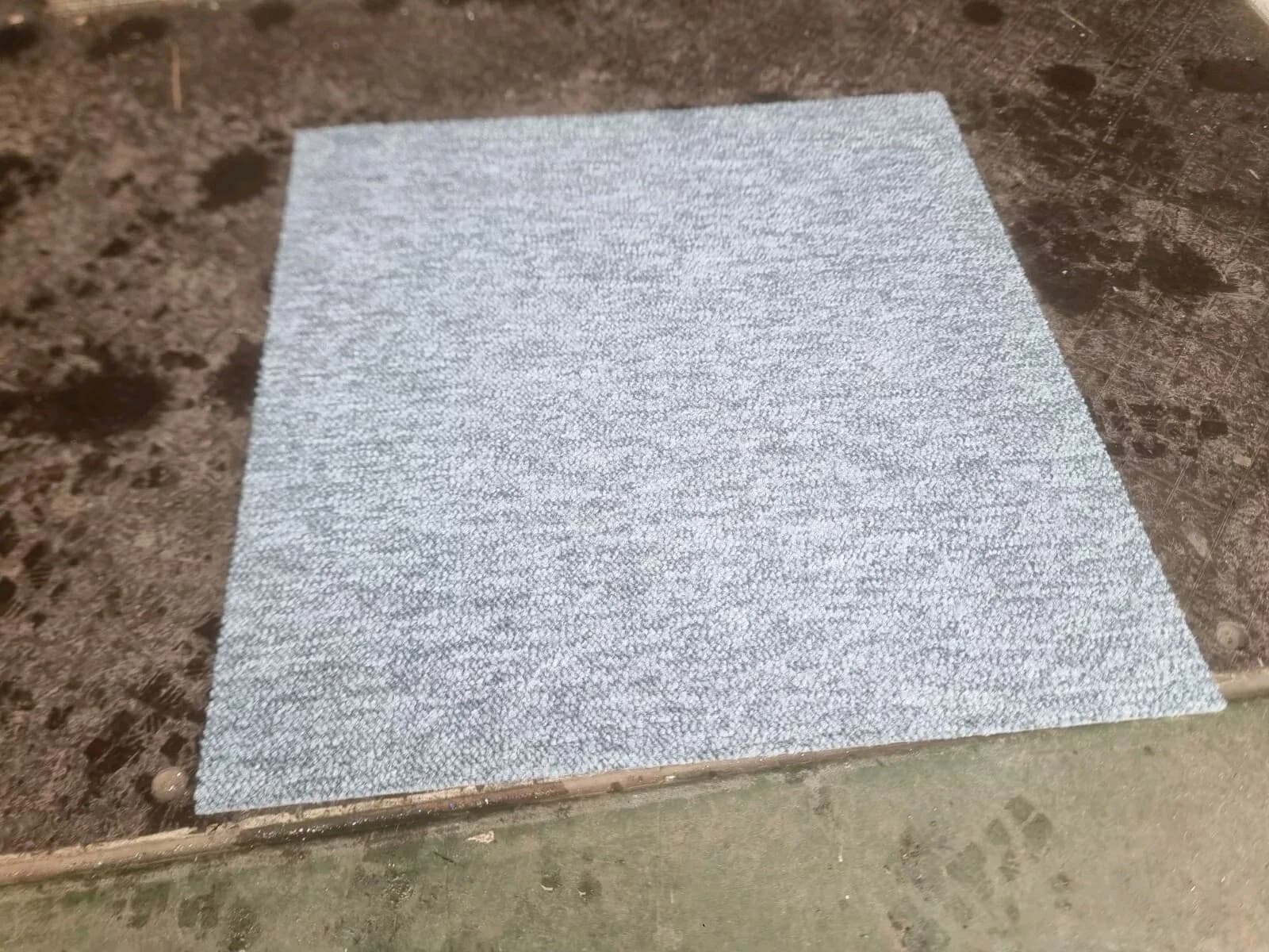 Interface Huega 530 2.0 Silver Cob Carpet Tiles For £1.80