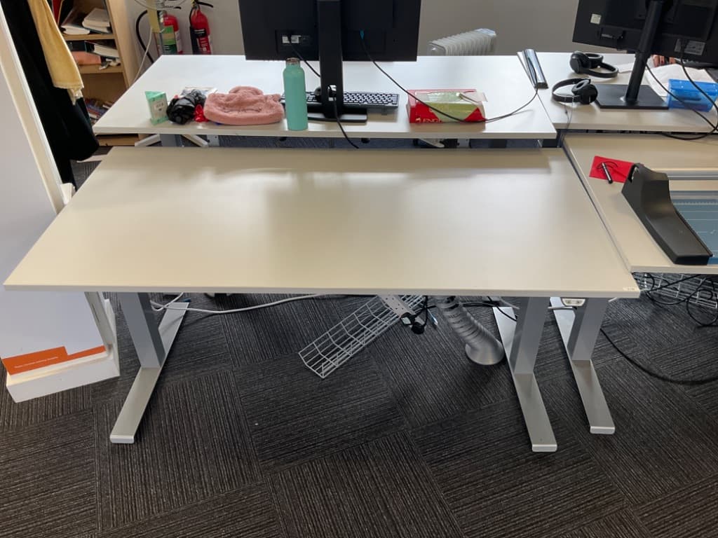 Adjustable desk (3)