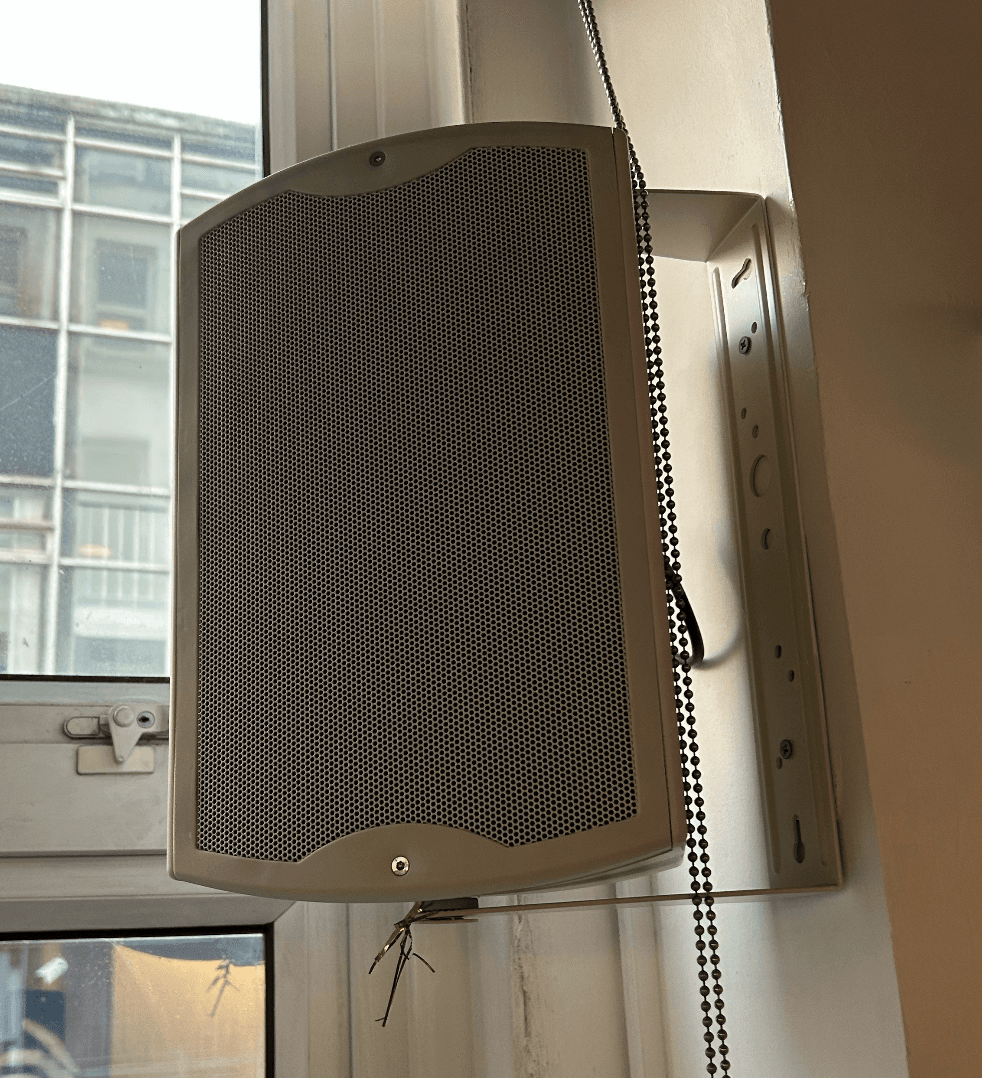 Wall mounted speaker