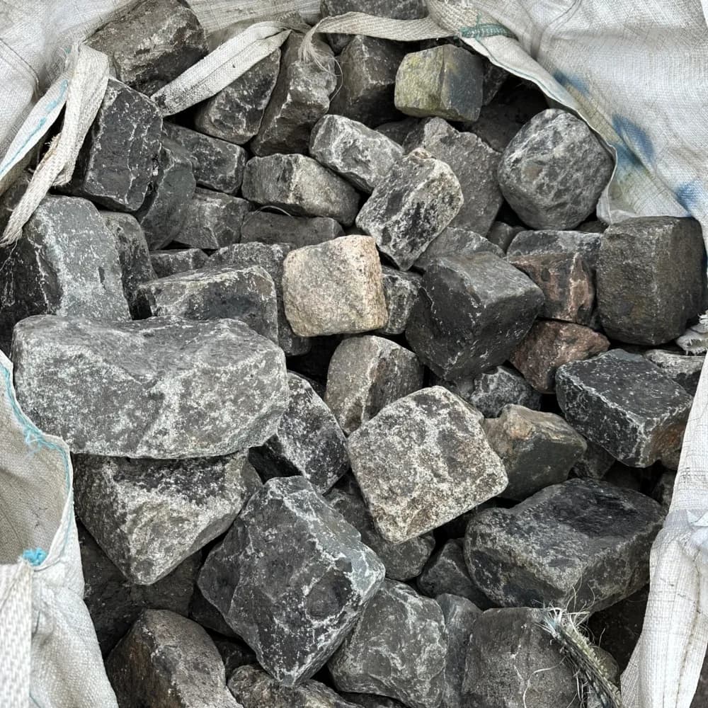 Reclaimed Random Granite Setts