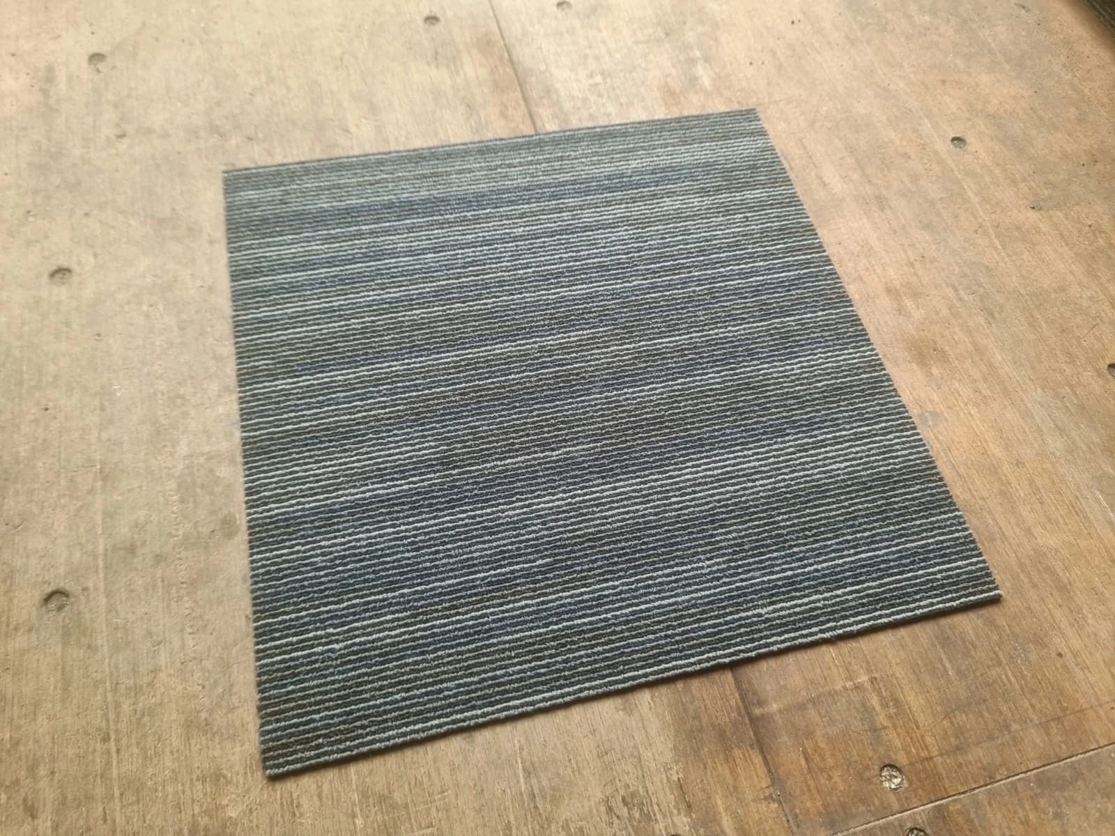 STRIPED DESSO LIBRA 9022 LINES 50X50CM CARPET TILES