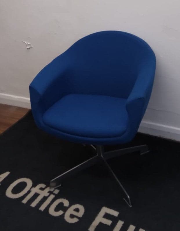Pair of Connection breakout swivel meeting chairs