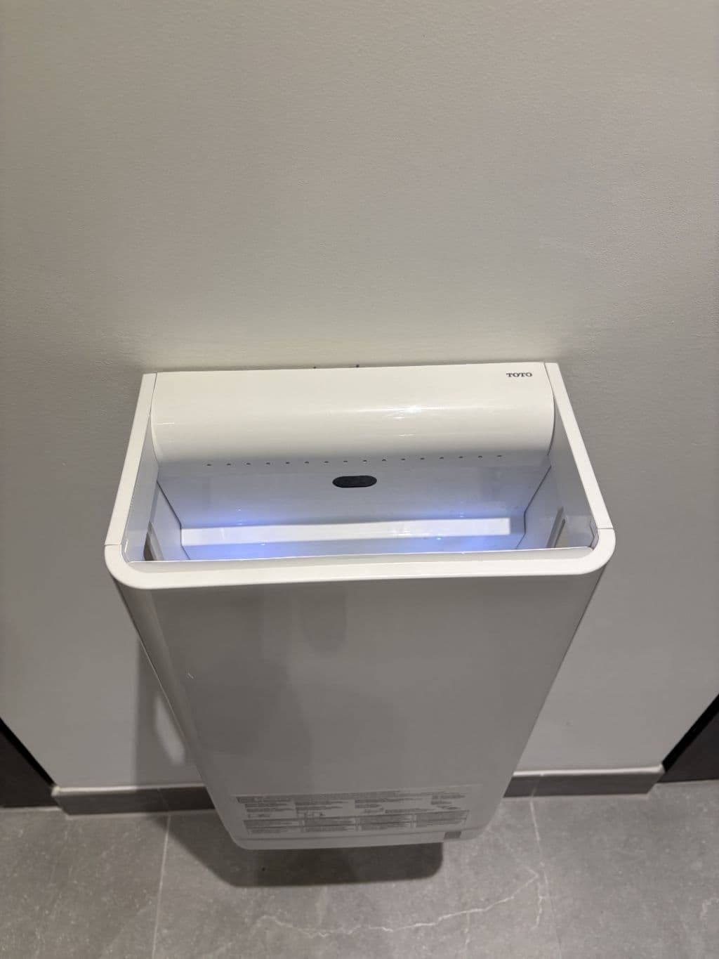 Wall-mounted Hand Dryer