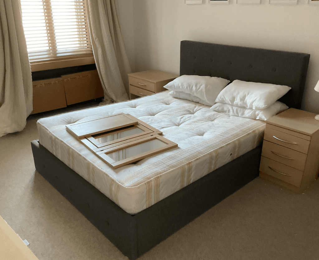 Bed frame + mattress