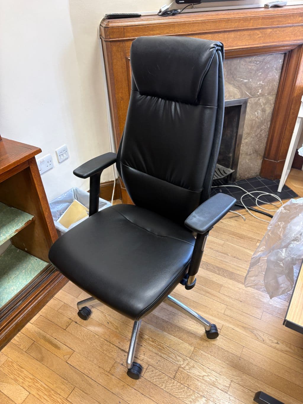 High-back Swivel Office Chair