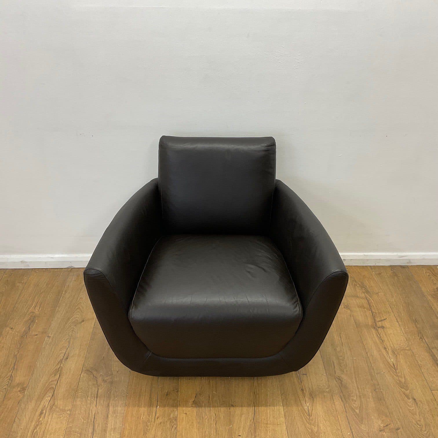 Black Nienkamper Carlisle Leather Swivel Chair