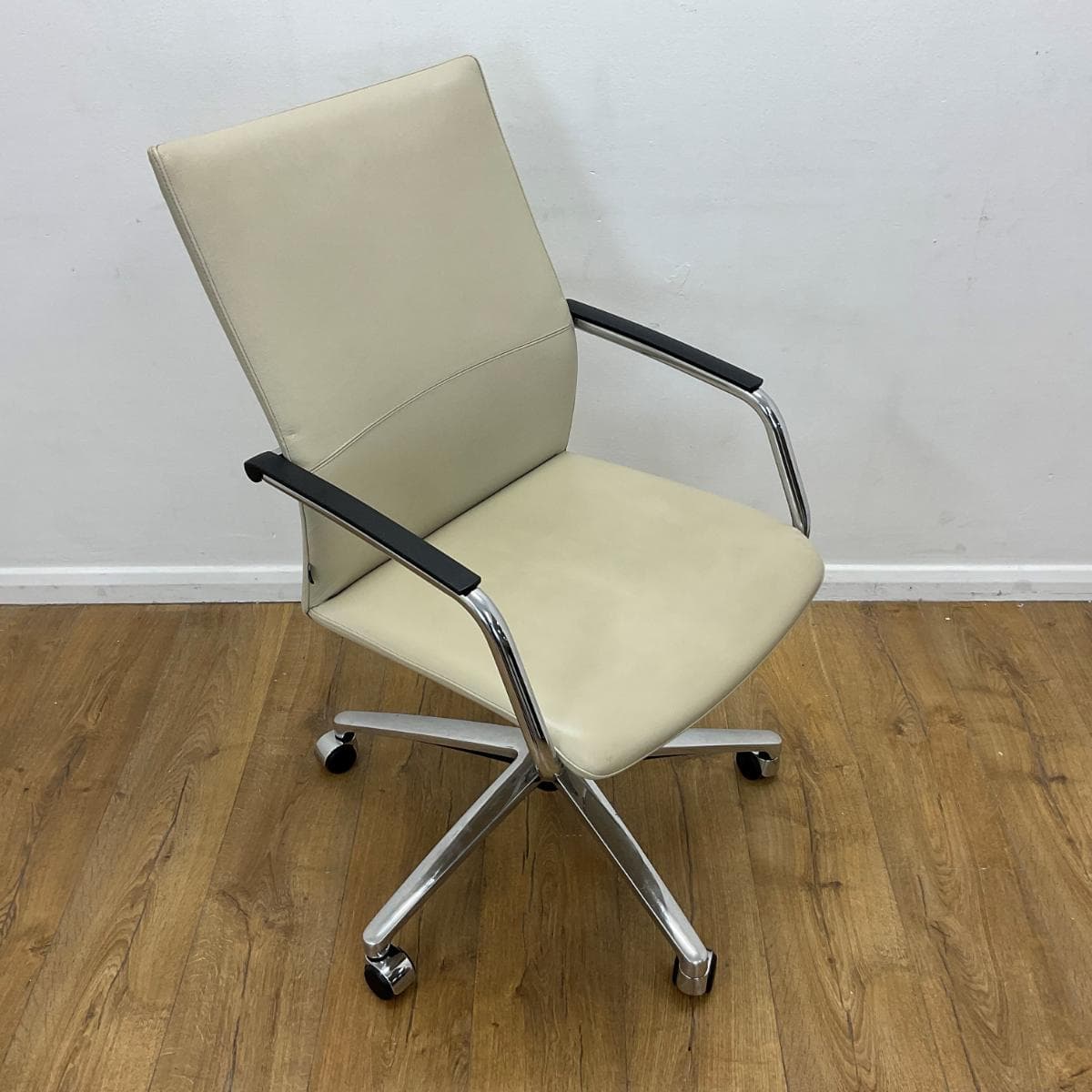 Klober Cream Leather Meeting Chair