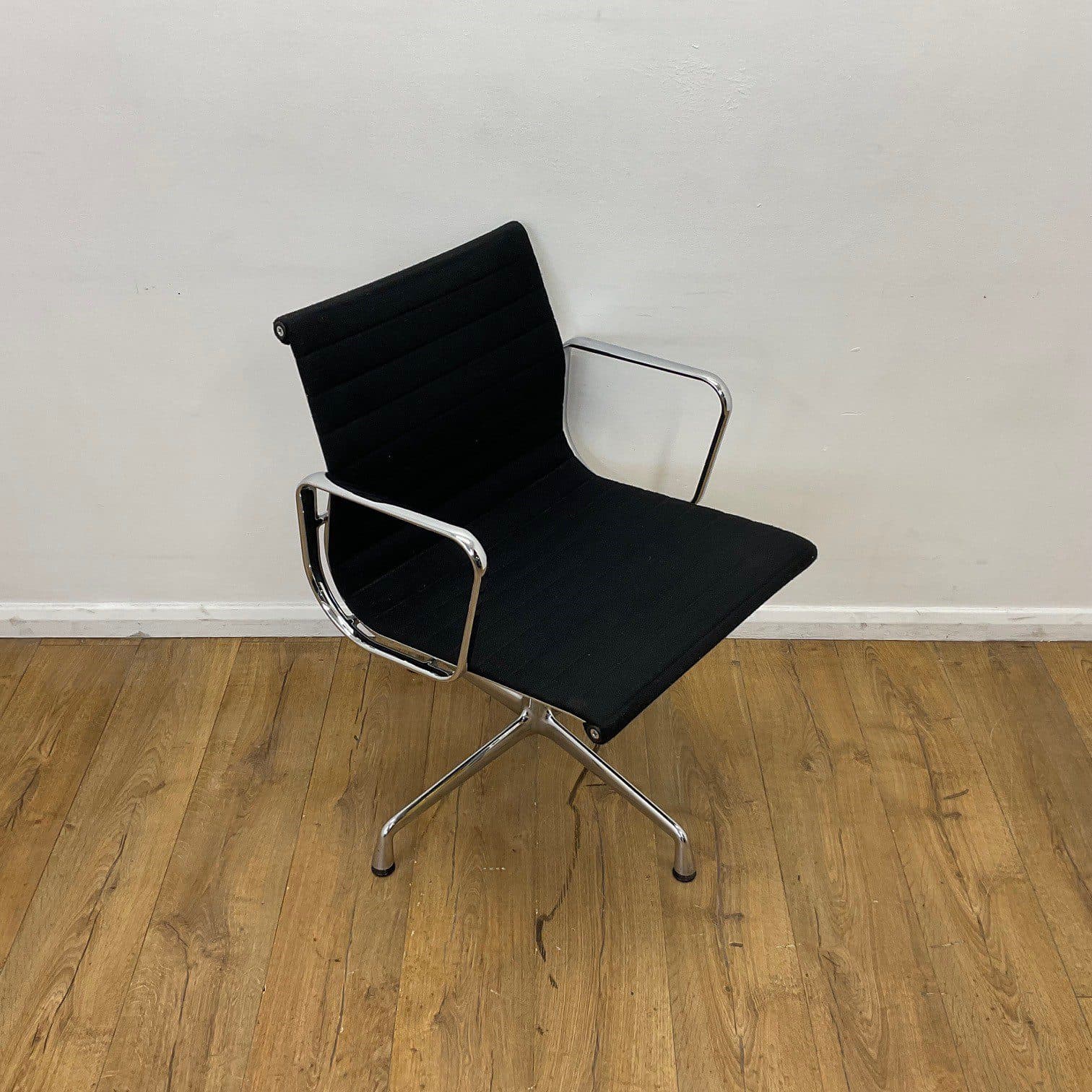 Vitra Charles Eames Black Meeting Chair