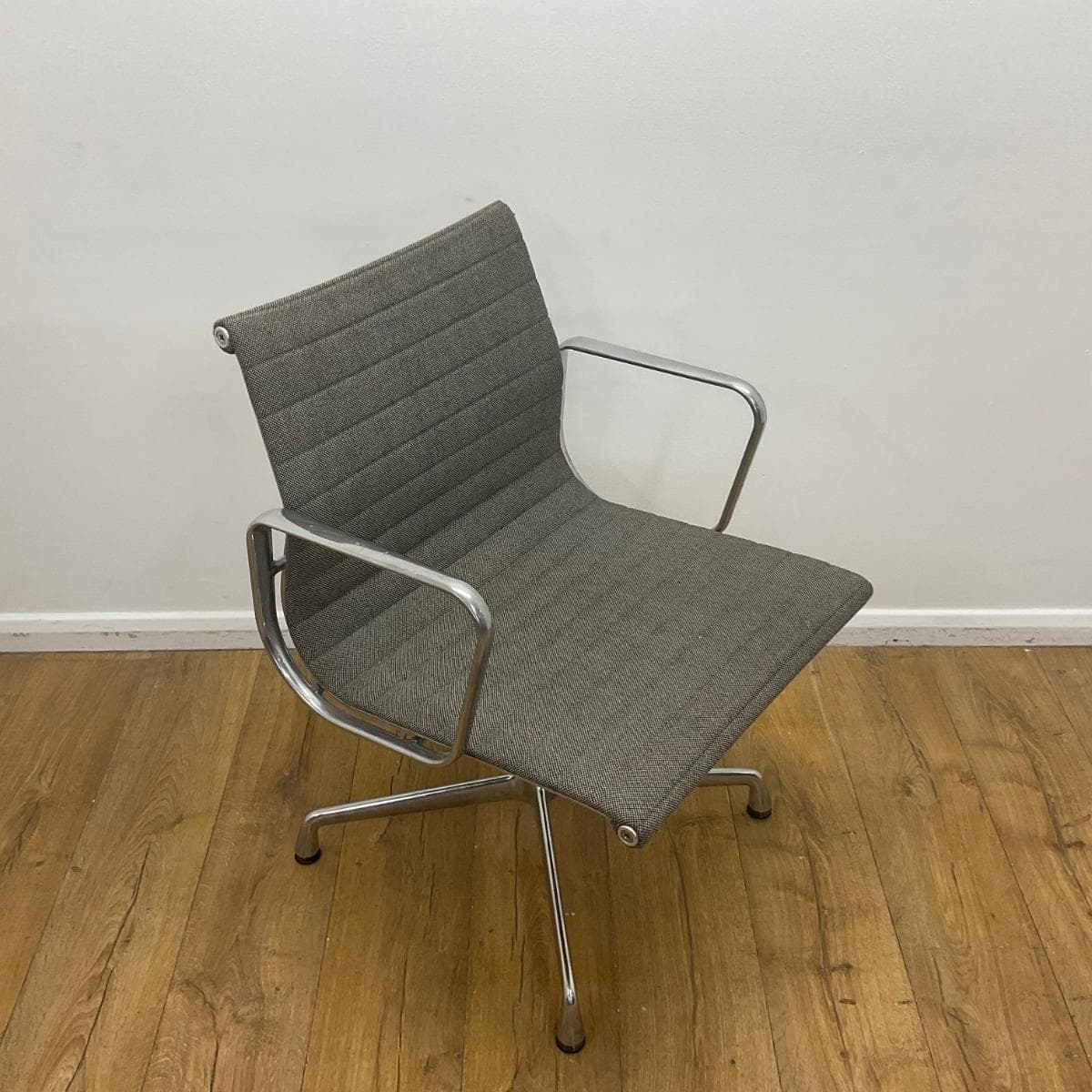 Vitra Charles Eames Grey Meeting Chair