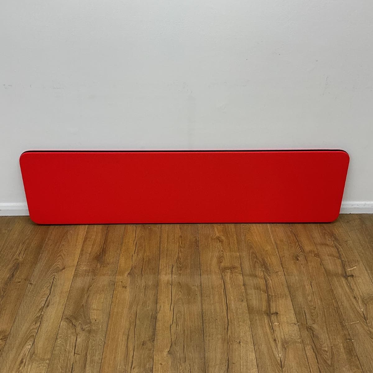 Red 1600mm Desktop Screen