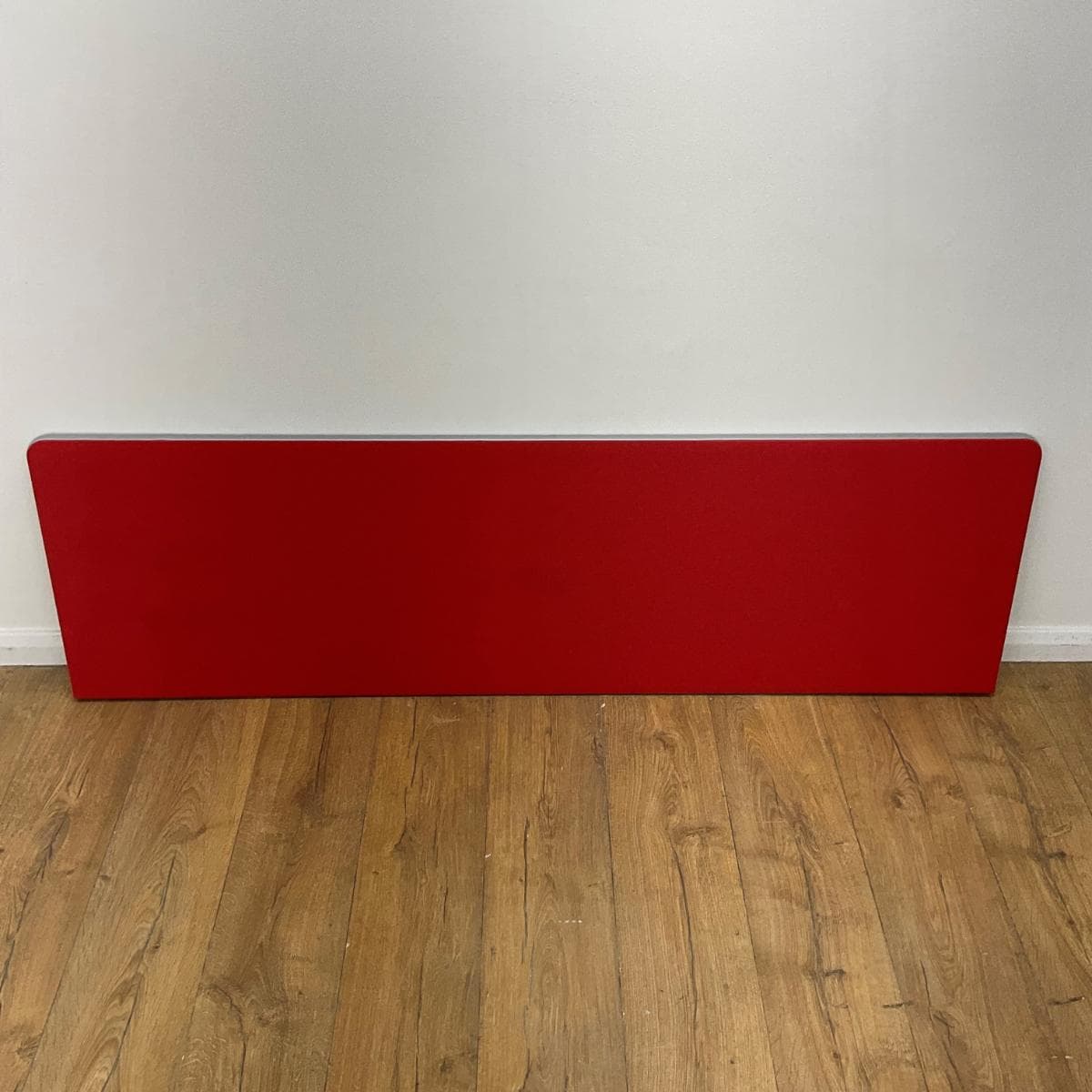 Red 1600mm Desktop Screen