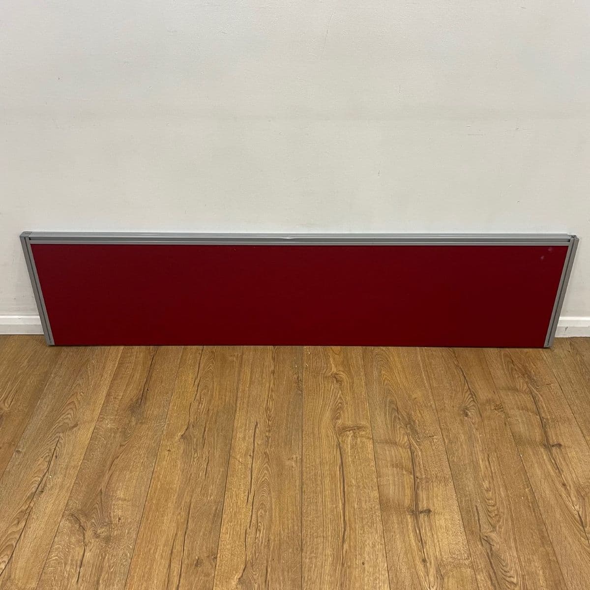 Red 1600mm Straight Desktop Screen
