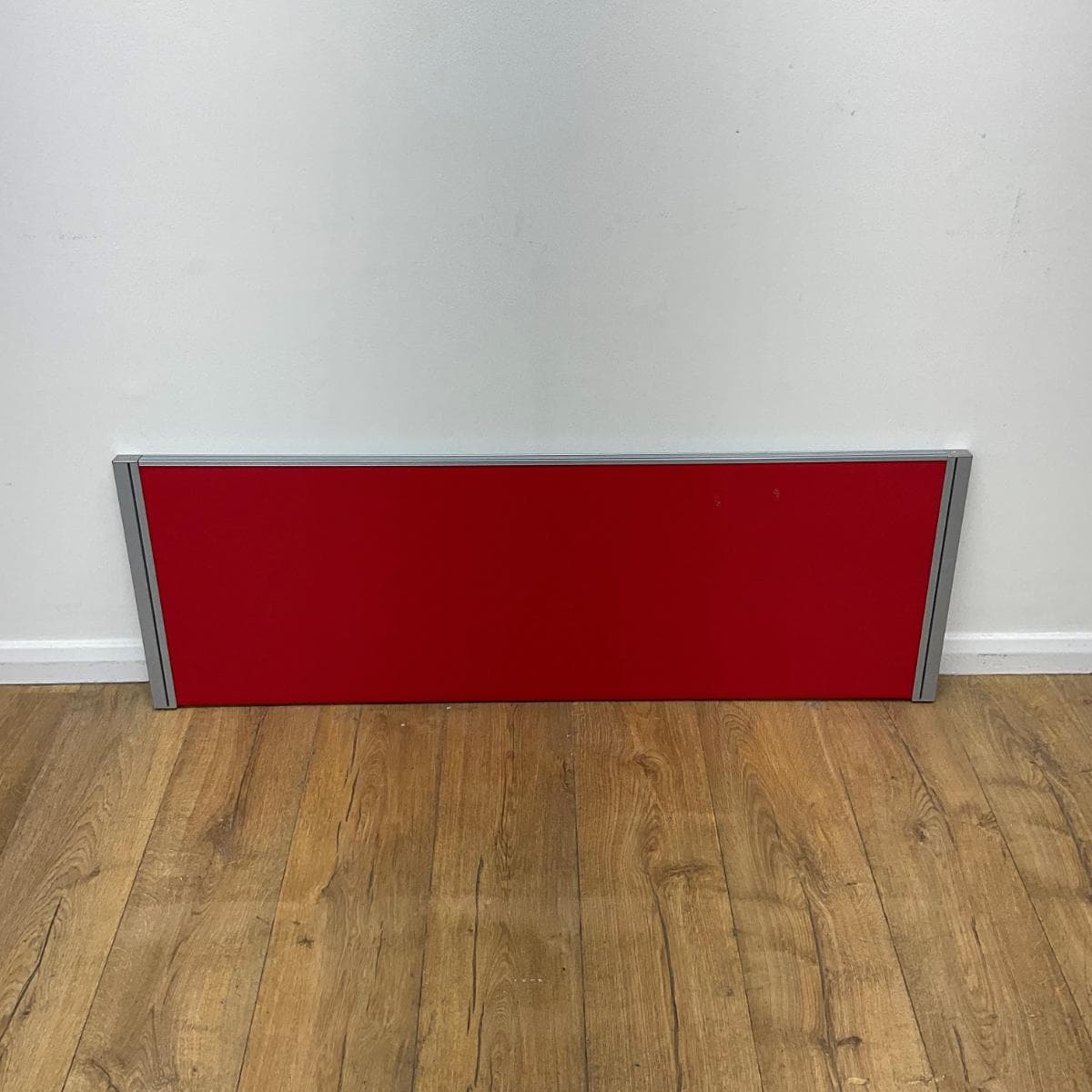 Red 790mm Desktop Screen