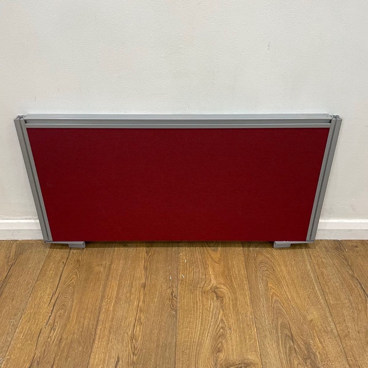 Red 790mm Straight Return Desktop Screen