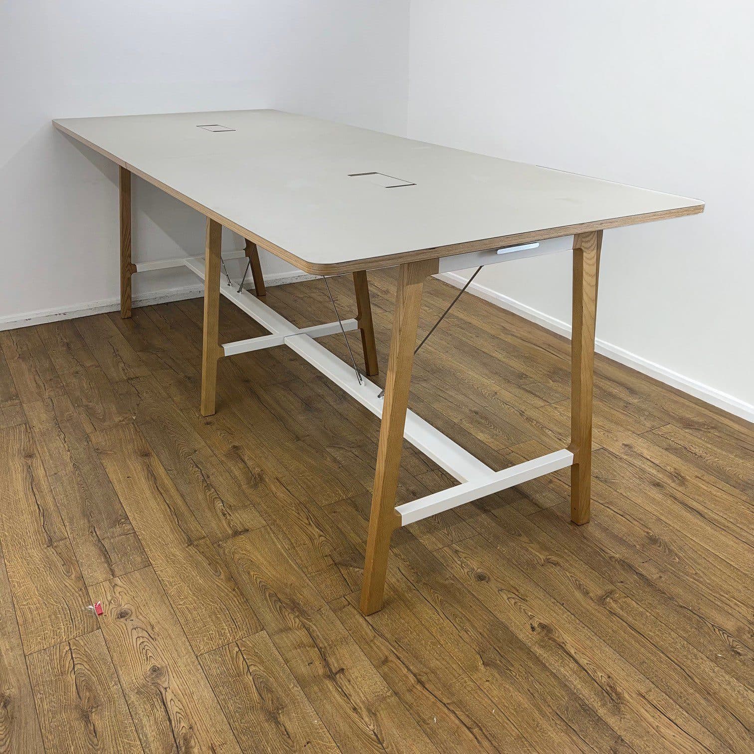 Dovetail/Grey And Oak 3000mm Poseur Table