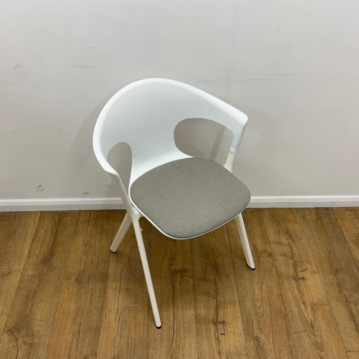 Allermuir Axyl White & Cream Chair