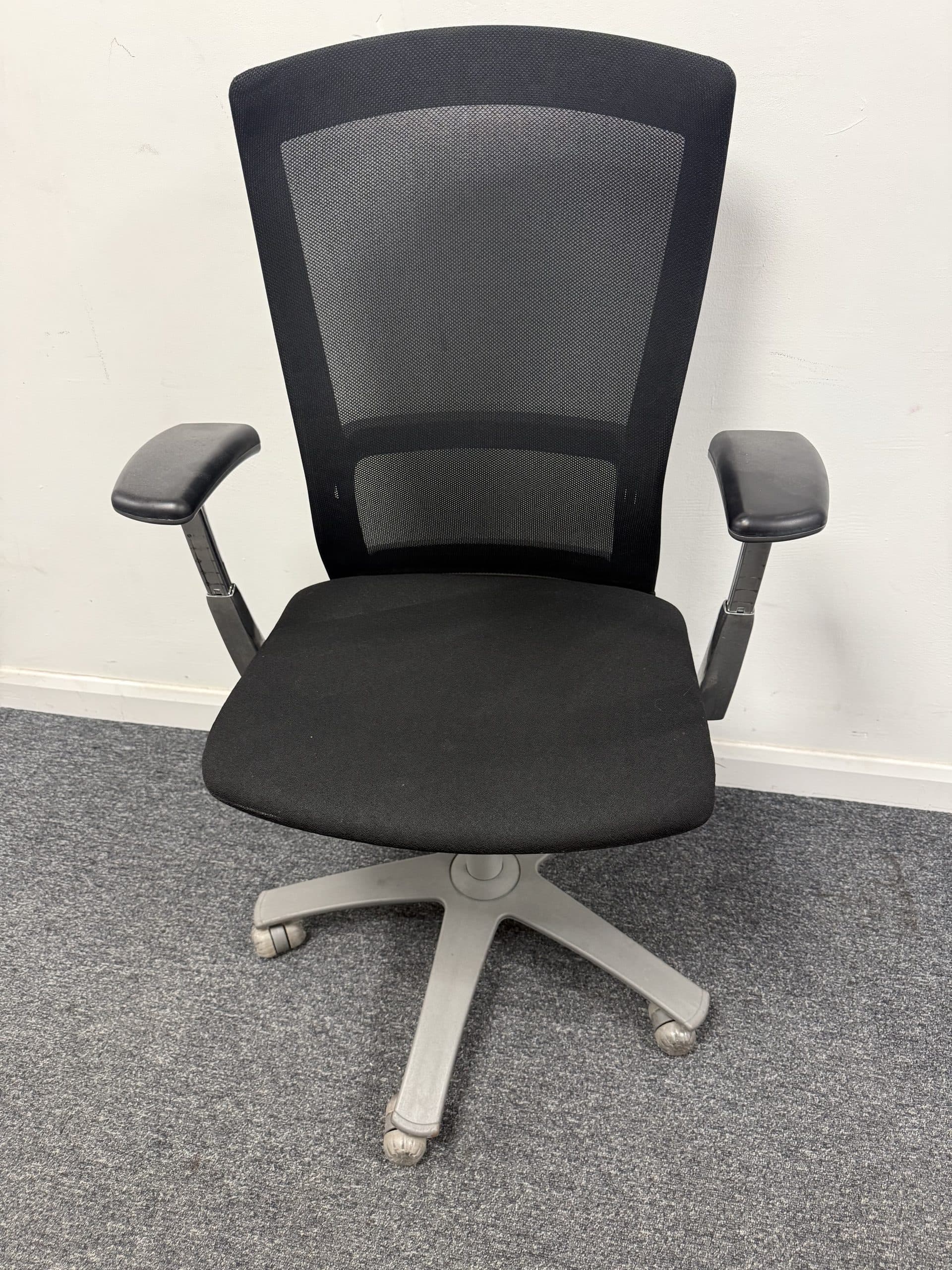 Knoll Life Executive Chair in Black