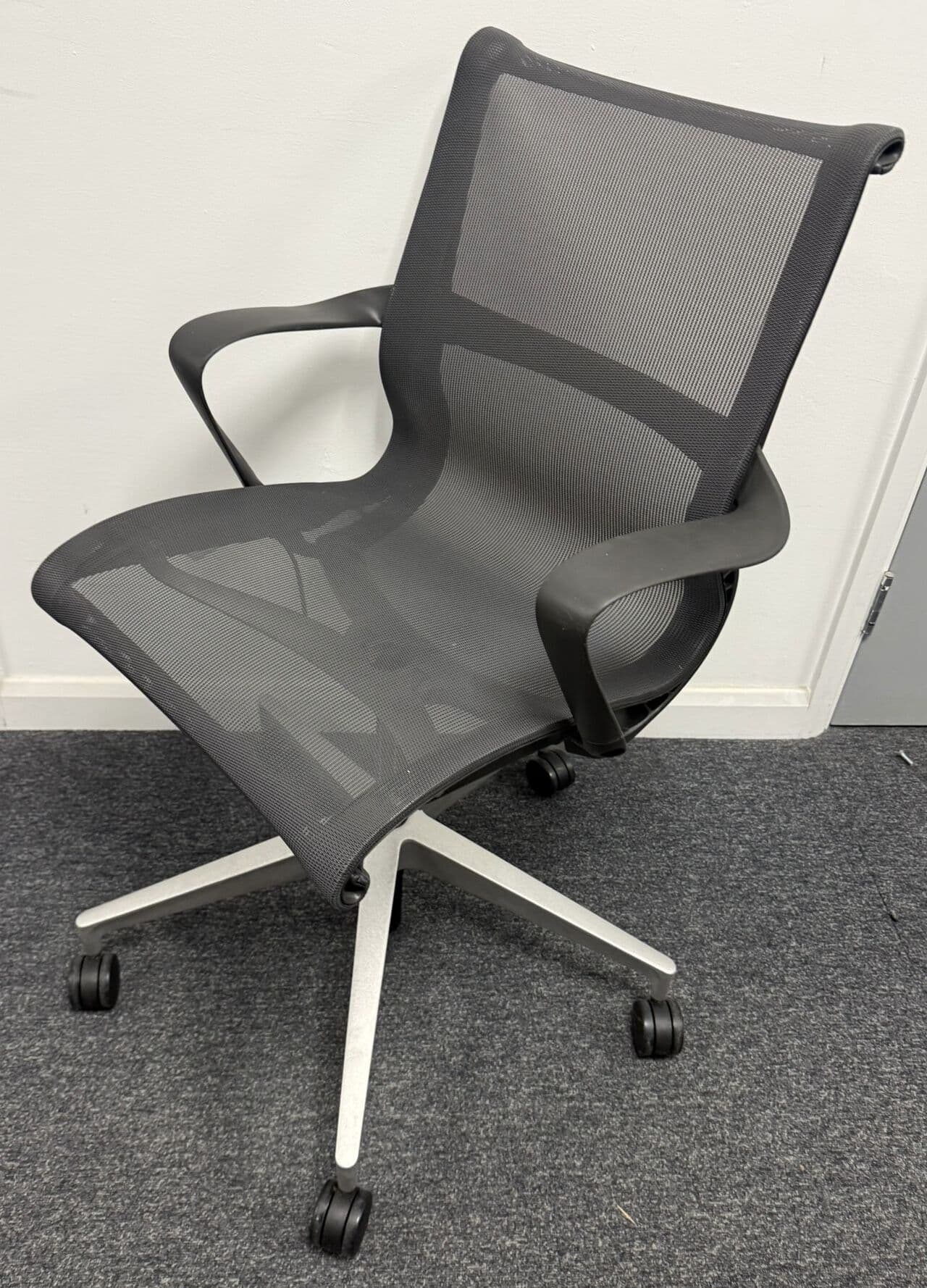 Herman Miller Setu Executive Task chair in Graphite
