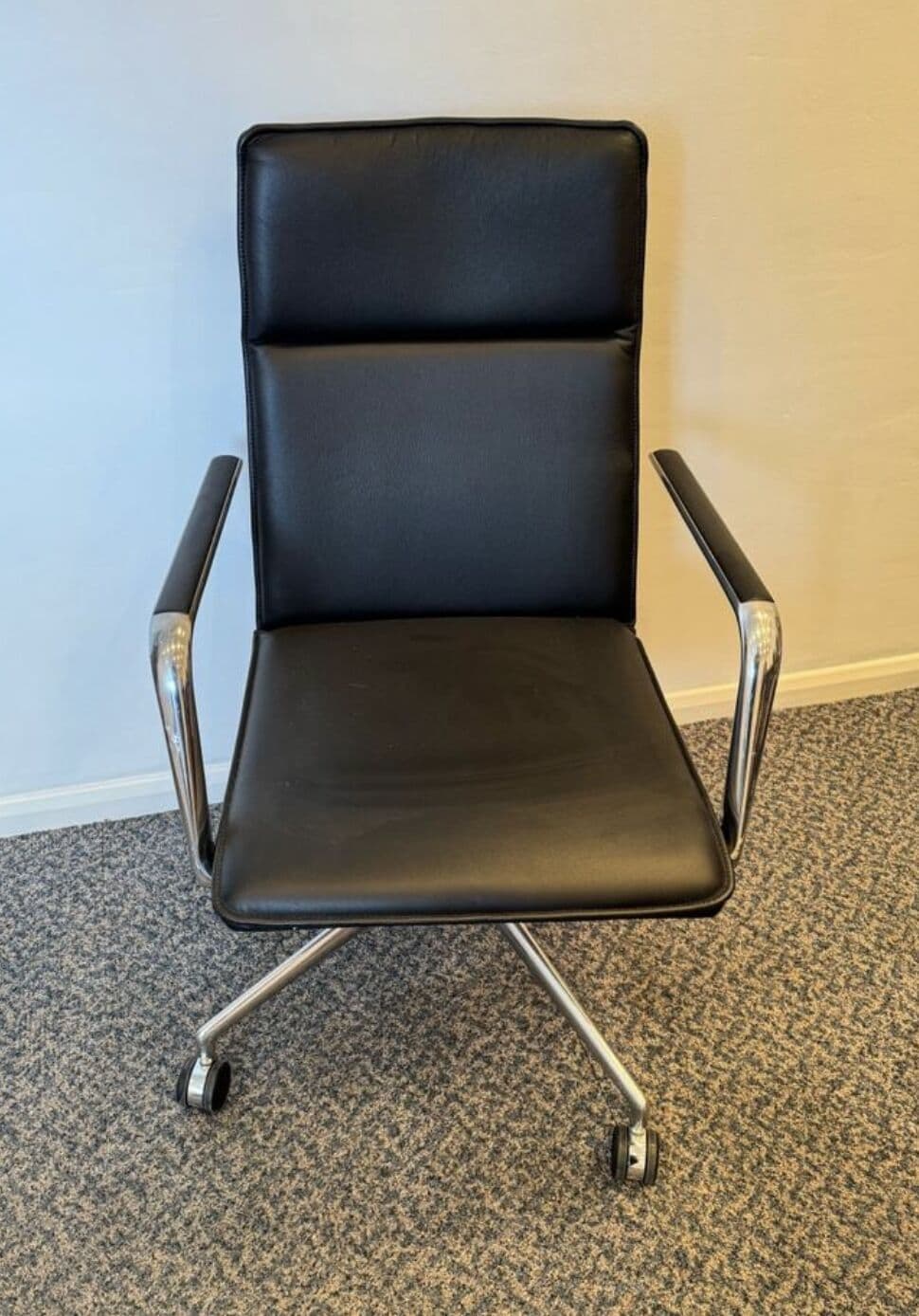Brunner FinaSoft Medium Back Black Leather Conference chairs