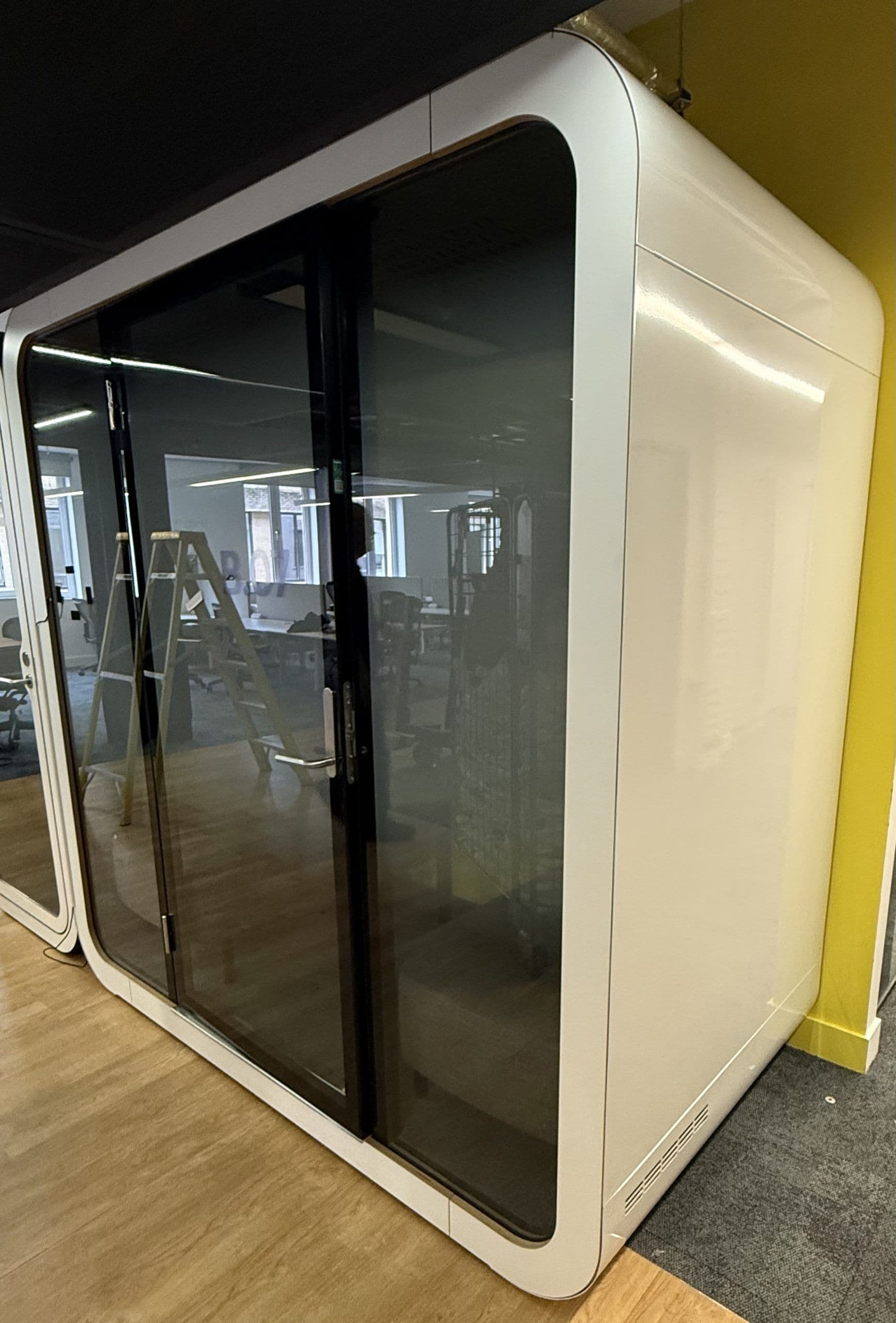 Framery Q acoustic two person privacy workspace Pod In Graphite Over White