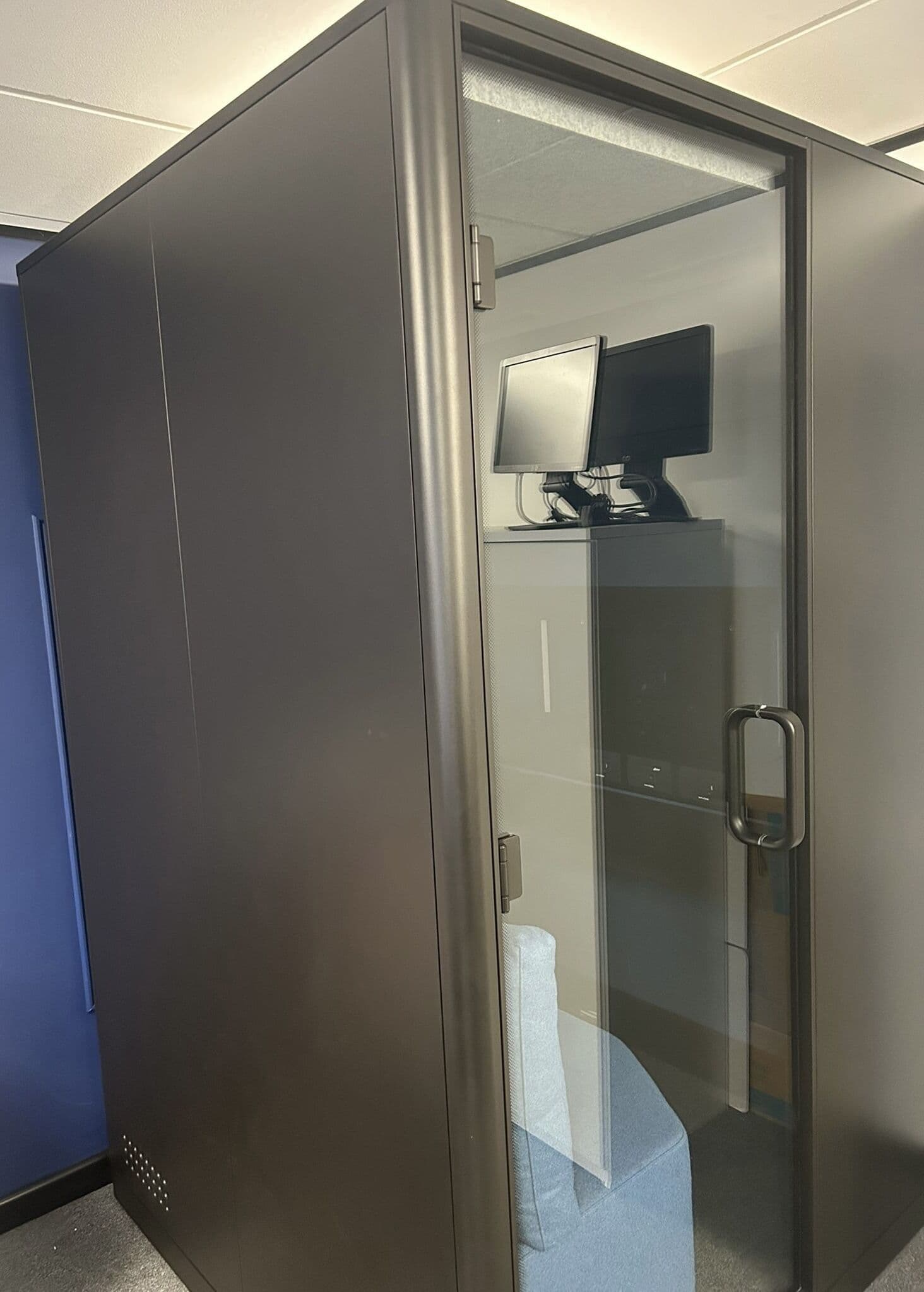Max Calma Z2 two person side by side acoustic booth