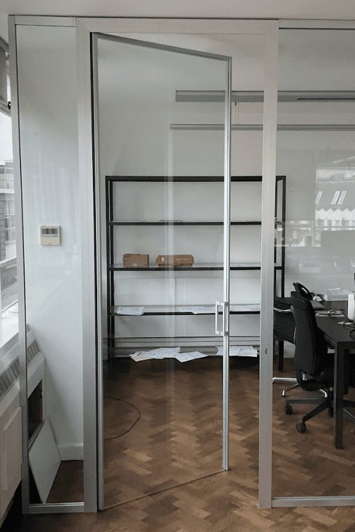Frameless glass door leaves