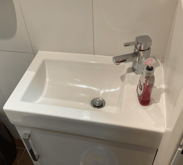 Ceramic sinks