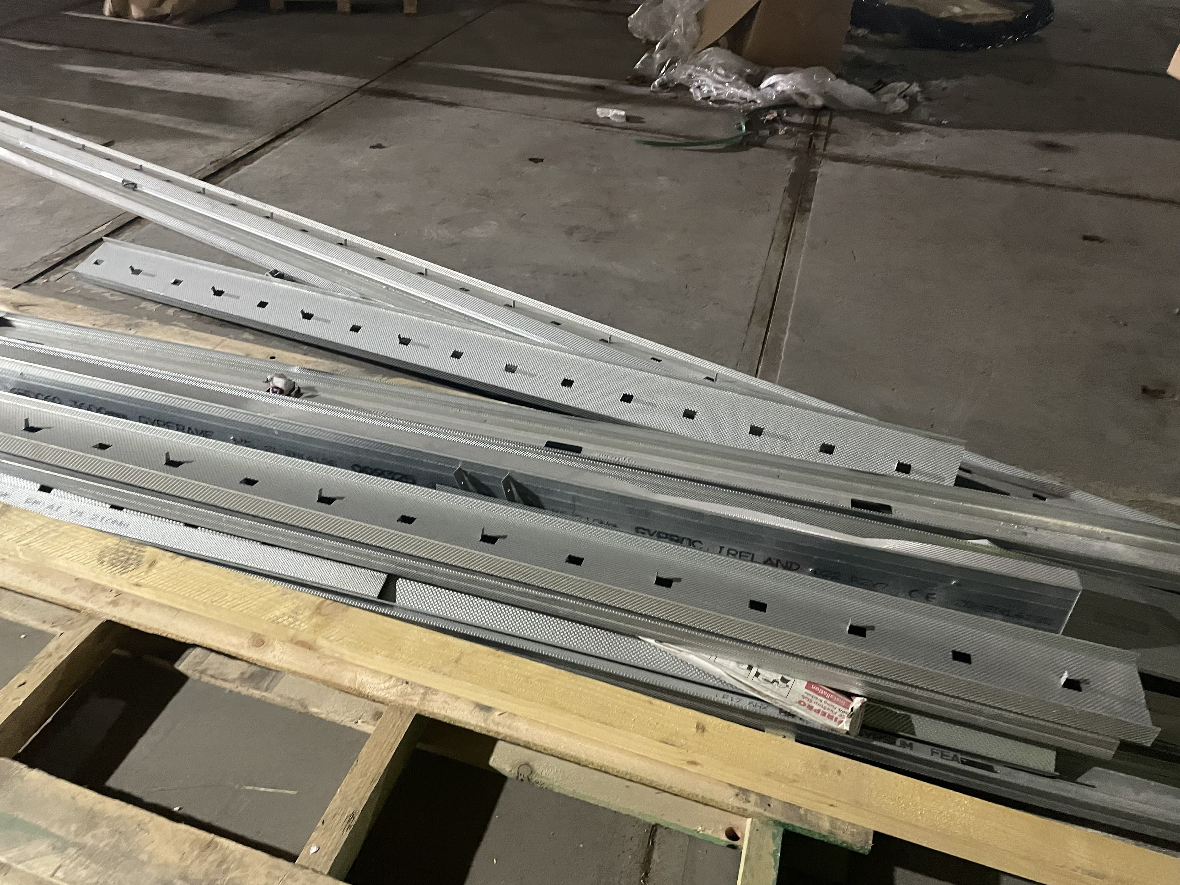 Aluminium Stud walling