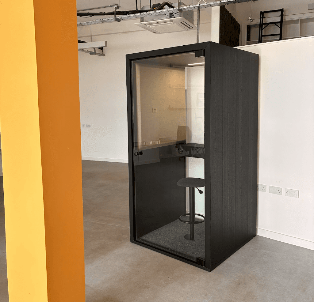 Taiga Lokho Box 1 Phonebooth