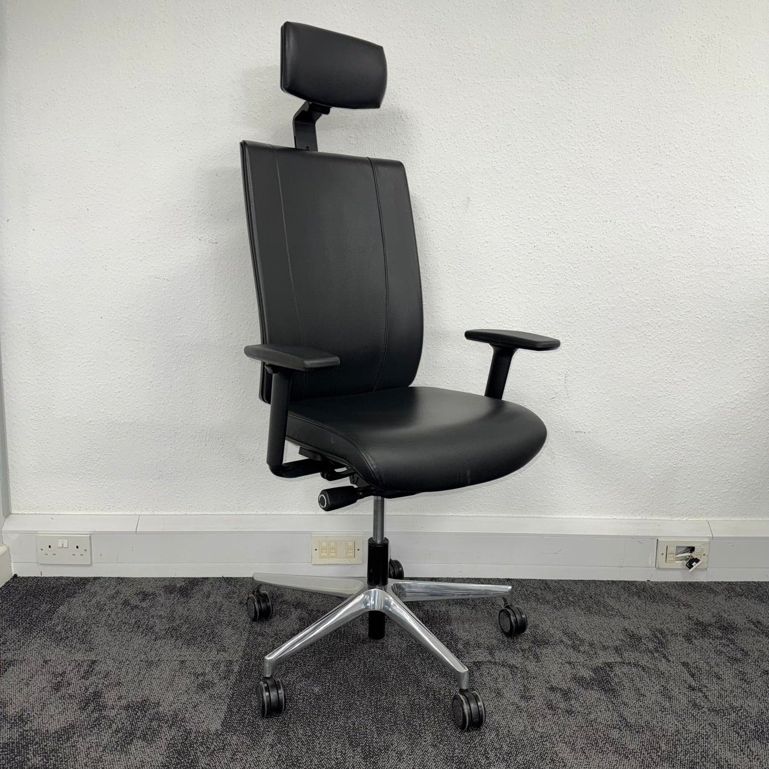 Executive Leather Full Adjustable Chair with Headrest