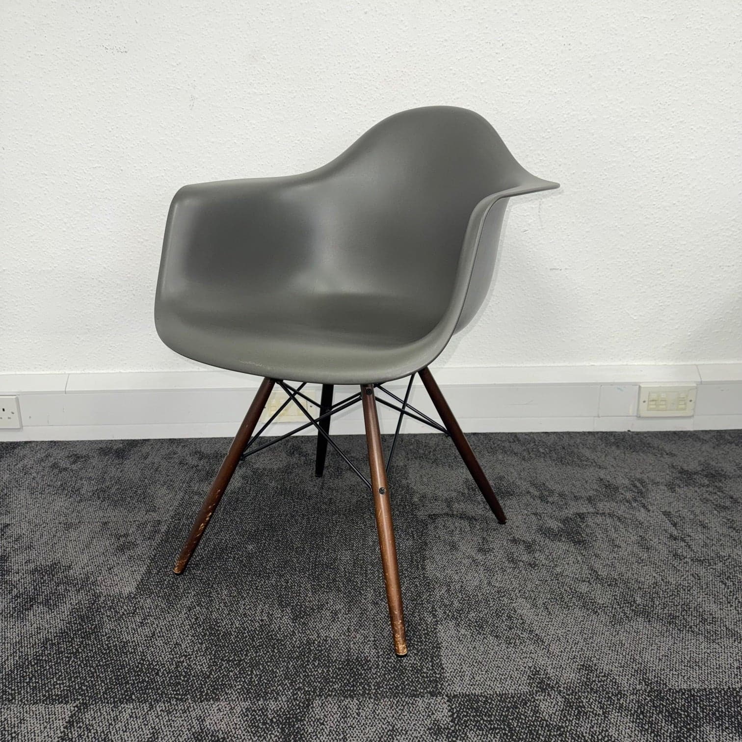 Vitra Eames Plastic Armchair RE DAW