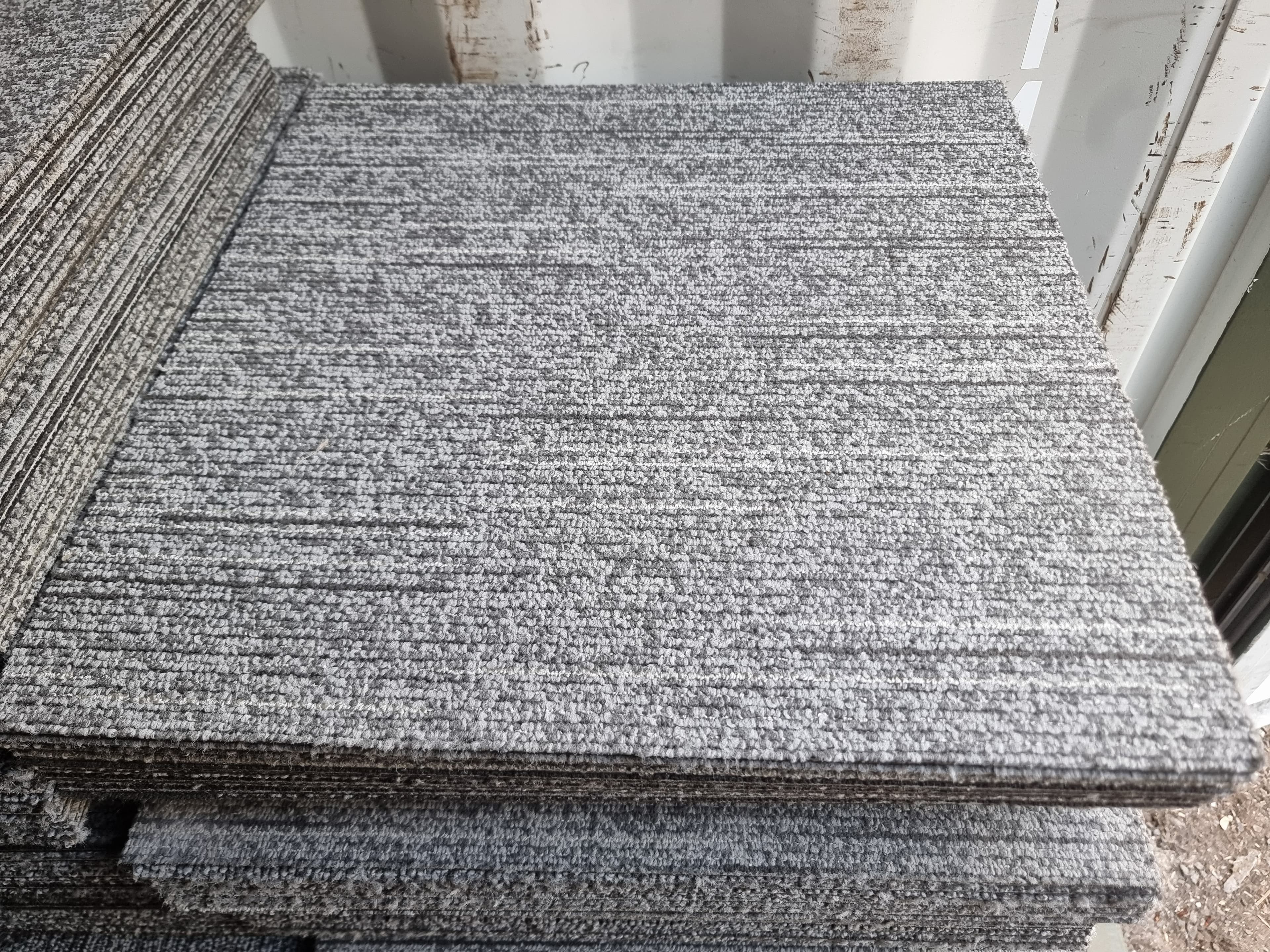 Grade B Light Grey Strobe Patterned 50x50cm Carpet Tiles