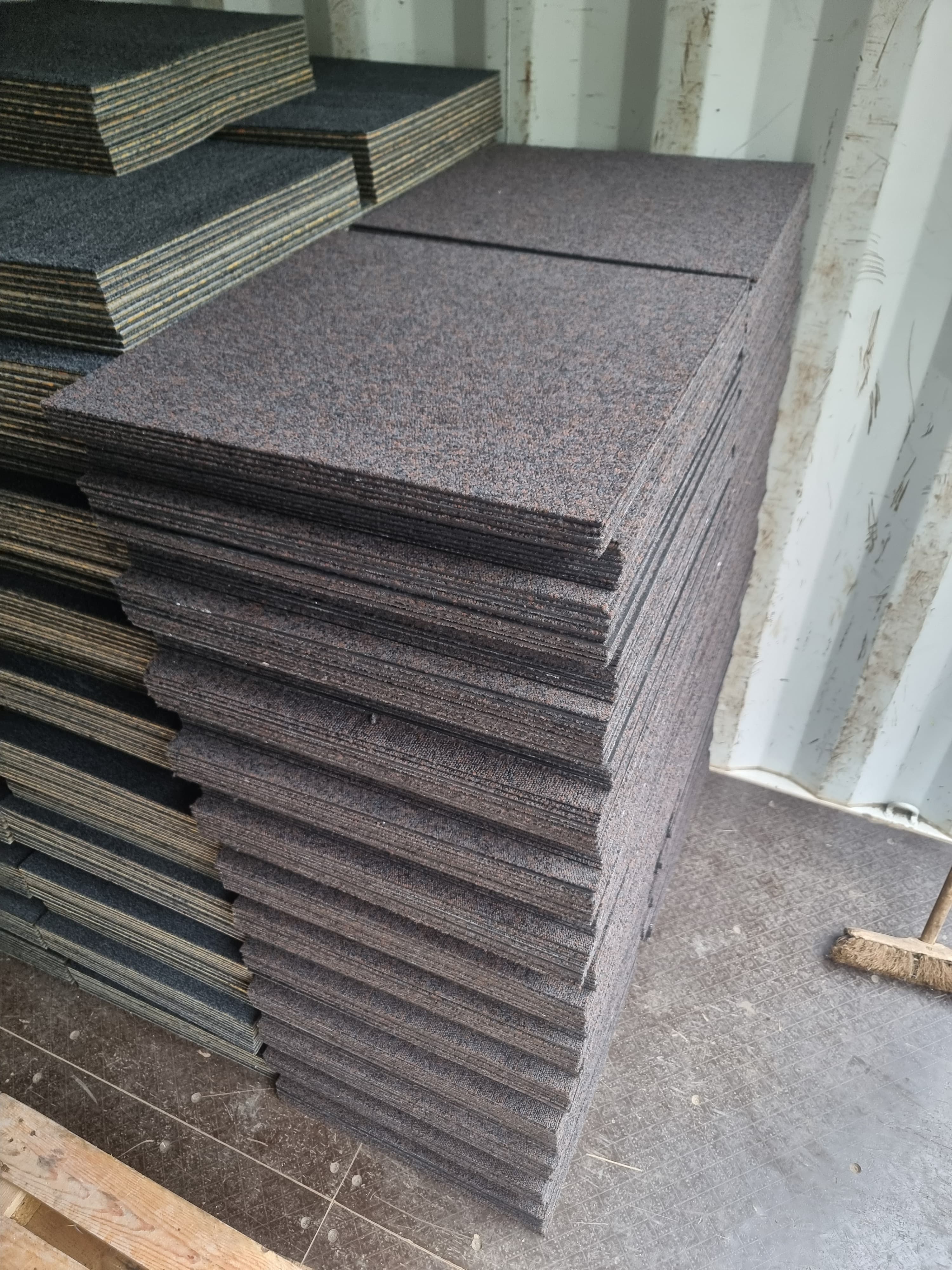 Grade B Interface Huega 727 Chocolate 50x50cm Carpet Tiles Colour 4122139