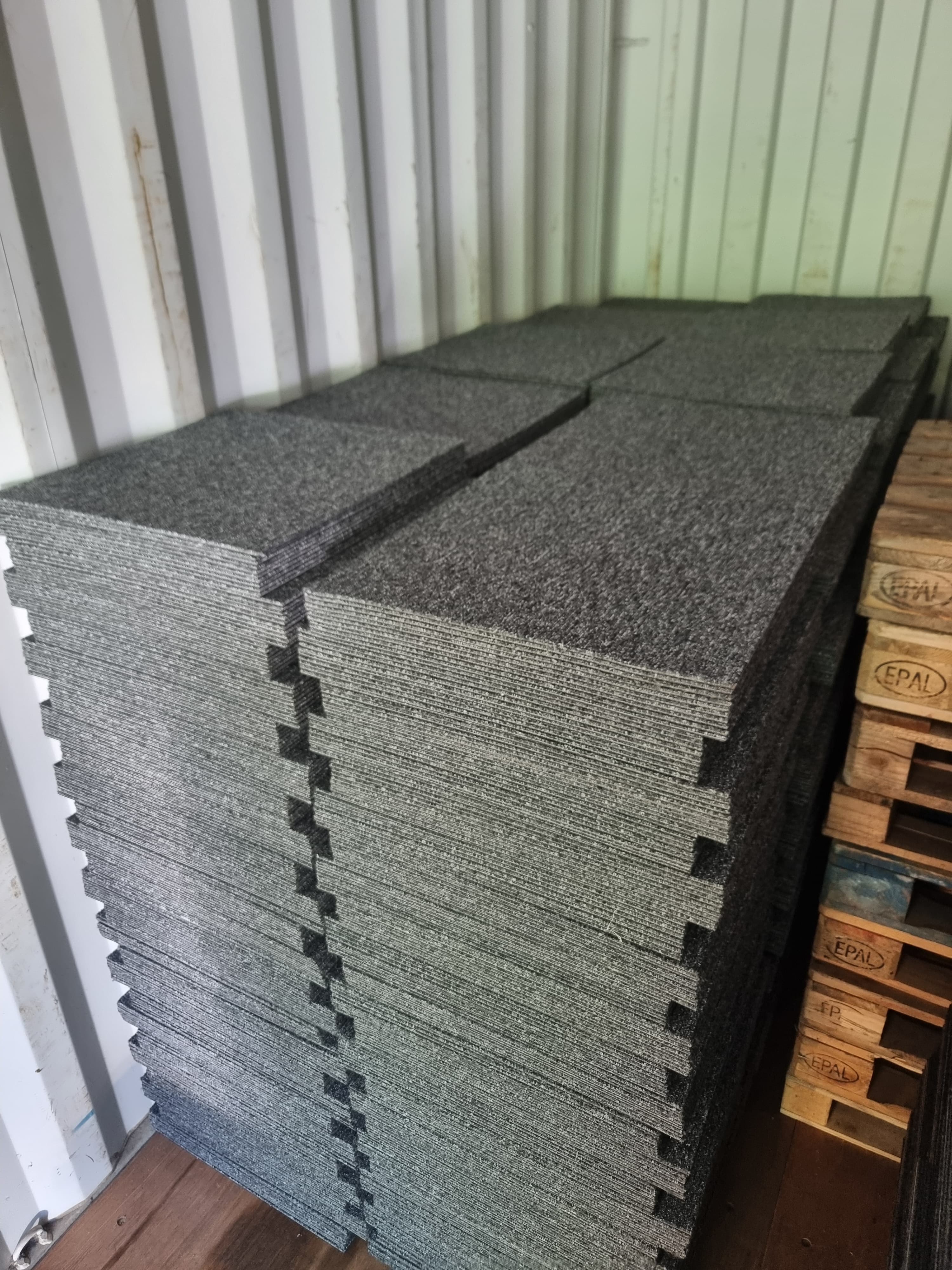 Grade A Pale Ash Grey Flecked 50x50cm Durable Carpet Tiles