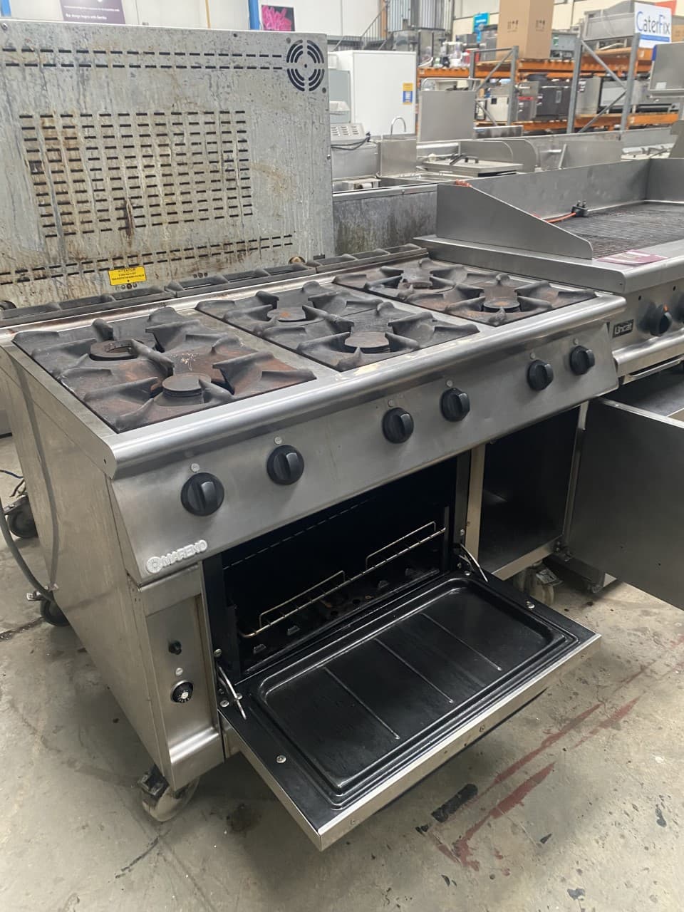 Mareno 6 Gas Burner with Oven Underneath and Heated Cabinet