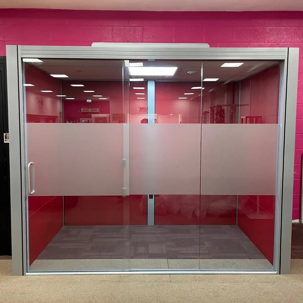 Red Meeting Pod