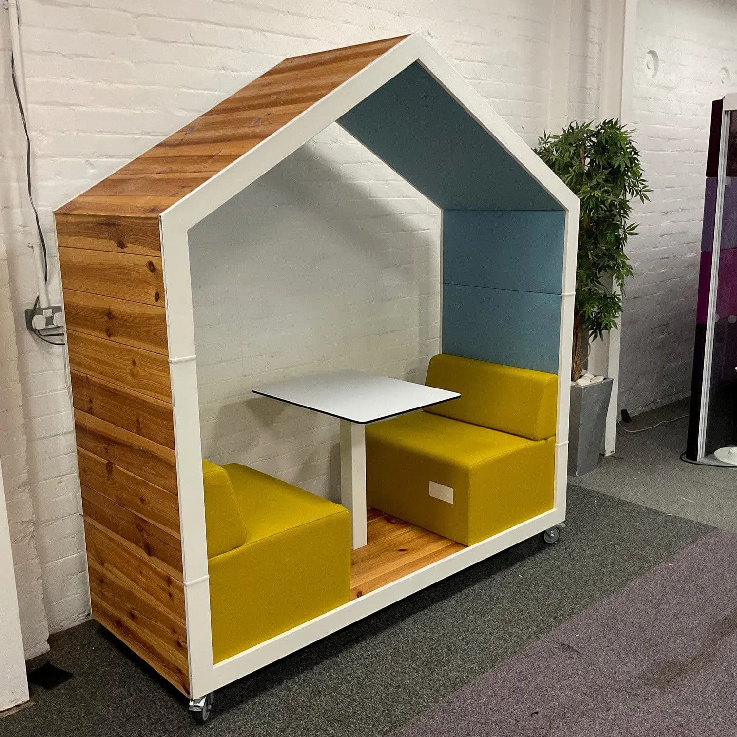 Bejot Treehouse Blue and Yellow 2 Seater Booth