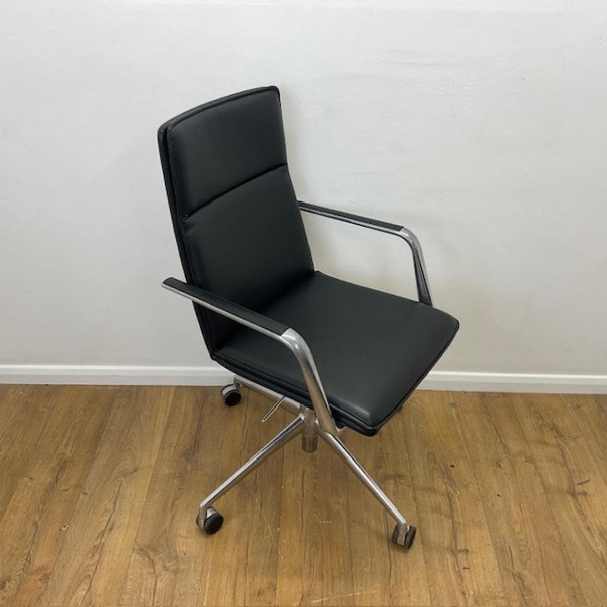 Brunner Fina Soft Black Meeting Chair