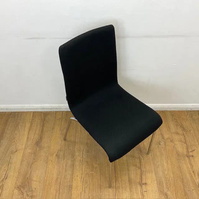 Black Frovi Stackable Meeting Chair