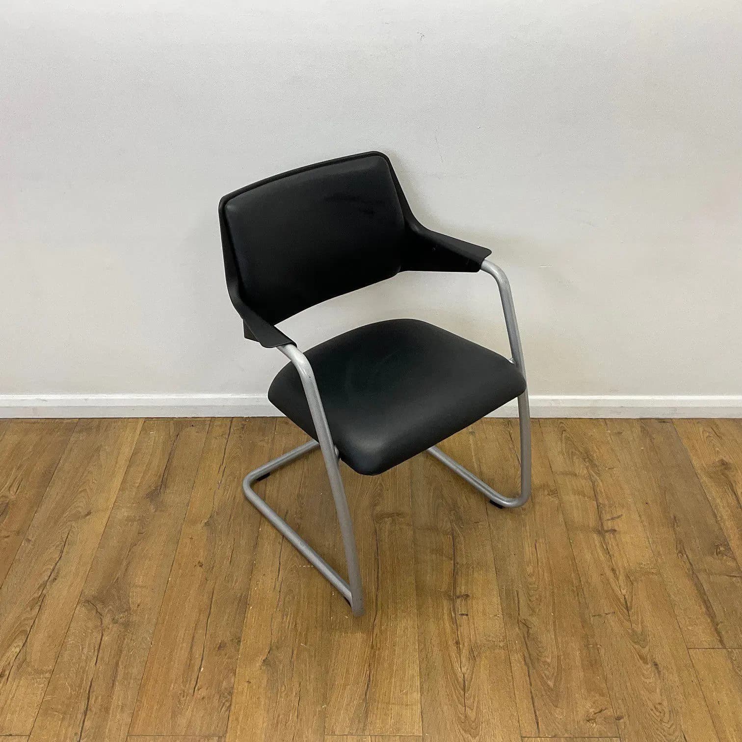 Black Girsberger Leather Meeting Chair