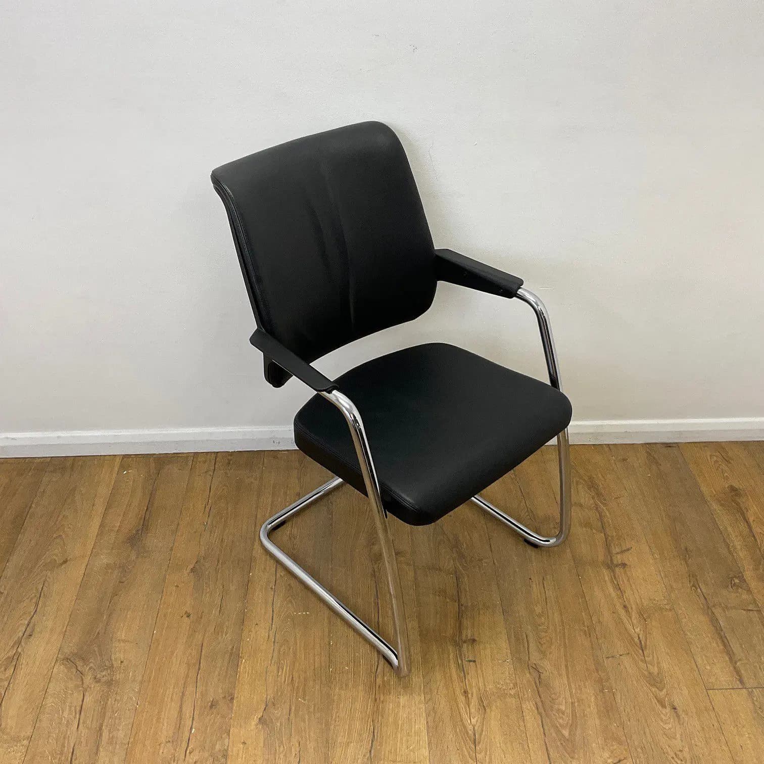 Black Girsberger Leather Meeting Chair