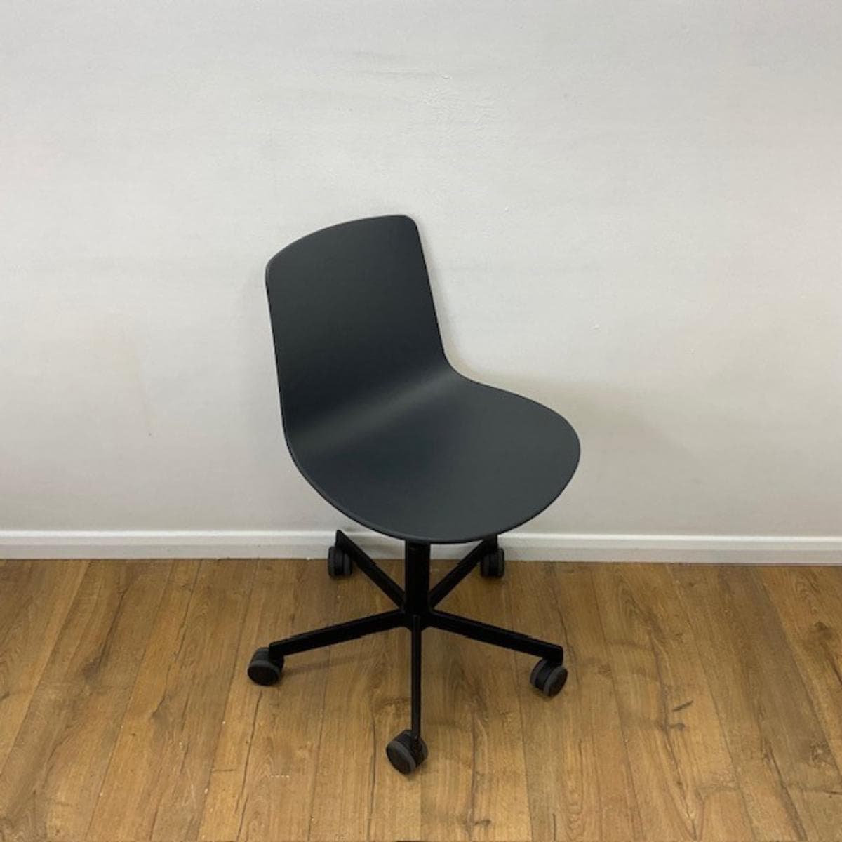Enea Dark Grey Meeting Chair