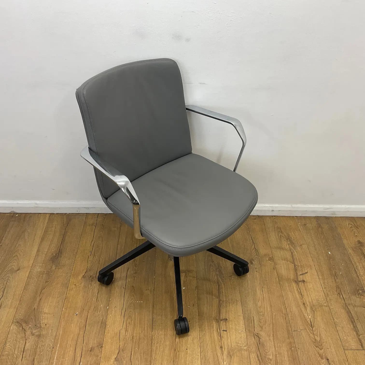 Grey Leather Orangebox Calder Mobile Meeting Chair