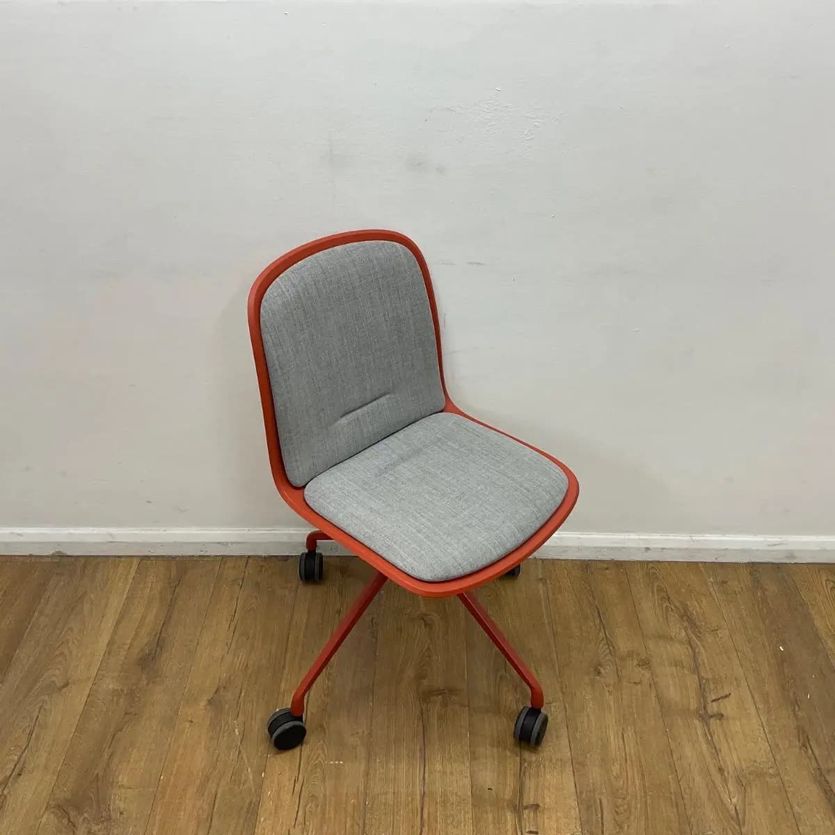 Steelcase Cavatina Grey Meeting Chair