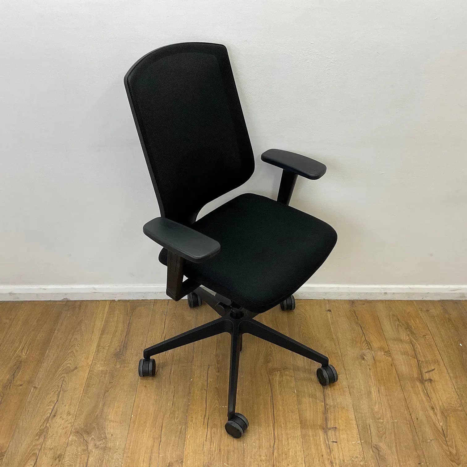 Senator Clipper Black Operator Chair