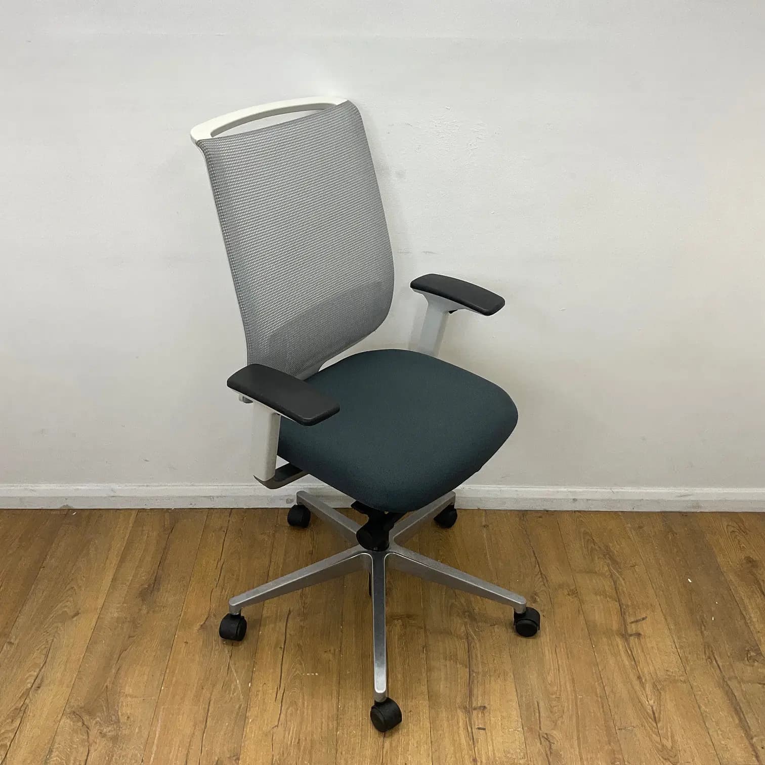 Steelcase Reply Grey Mesh Operator Chair