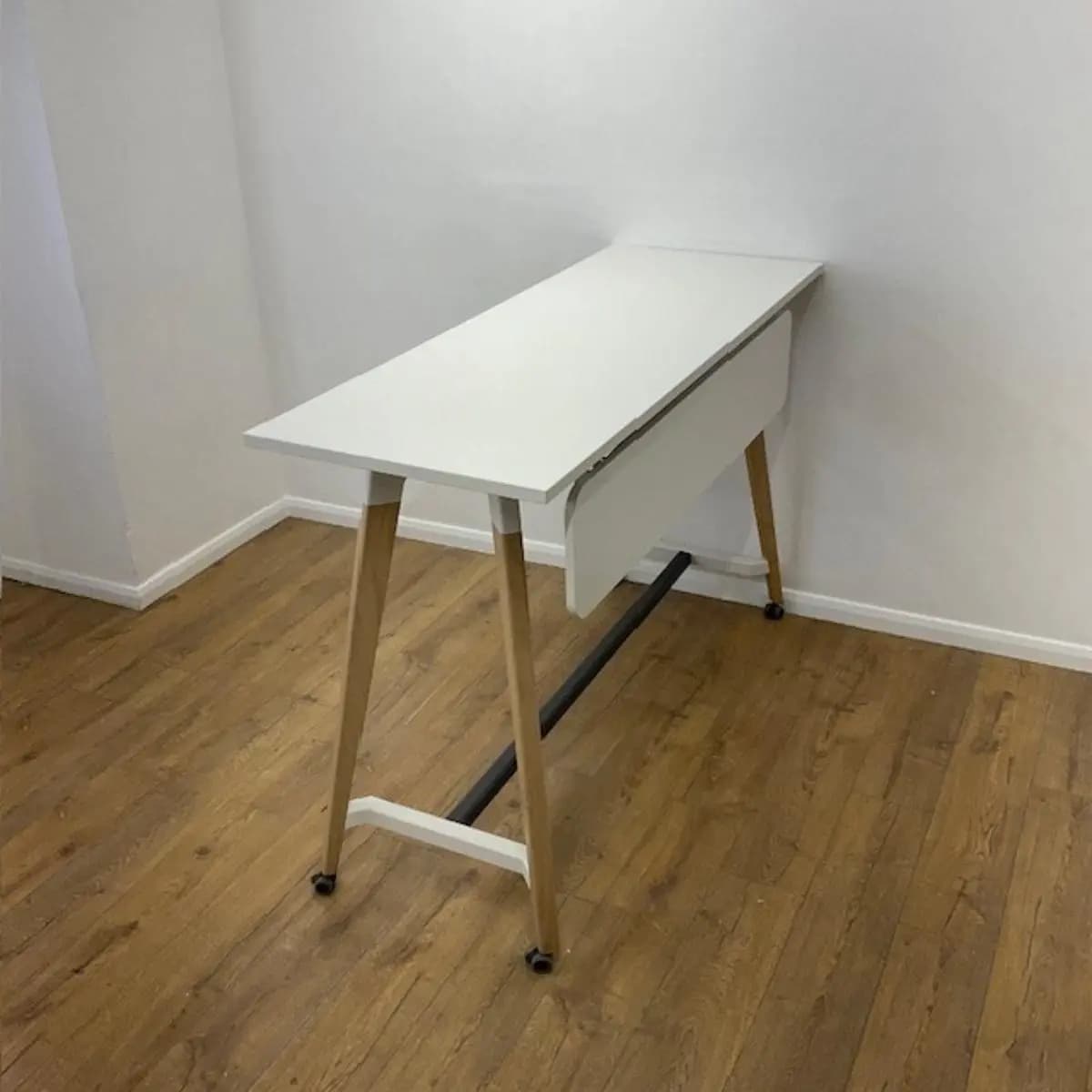 Steelcase White 1600mm Poseur Table