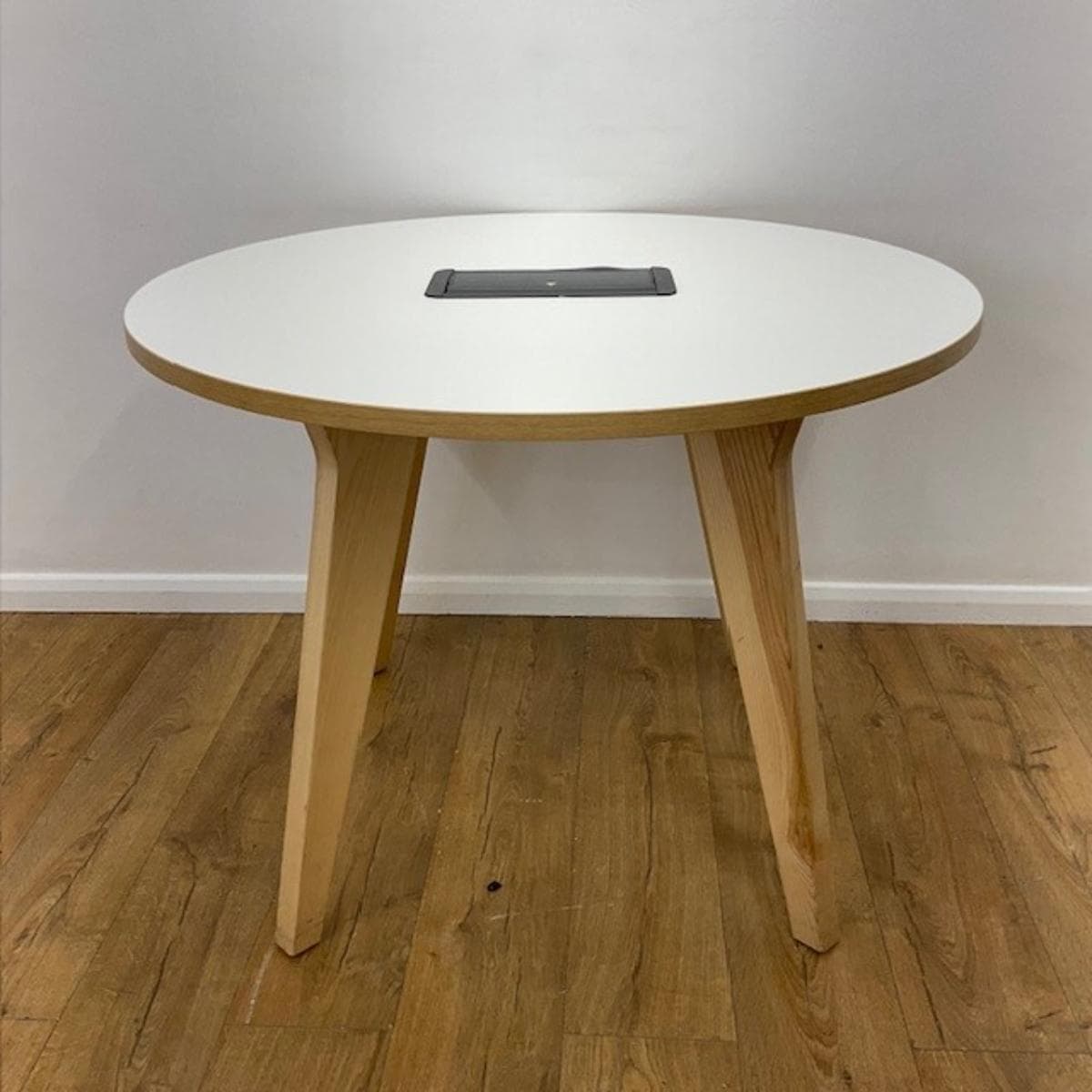 White 1000mm Round Table