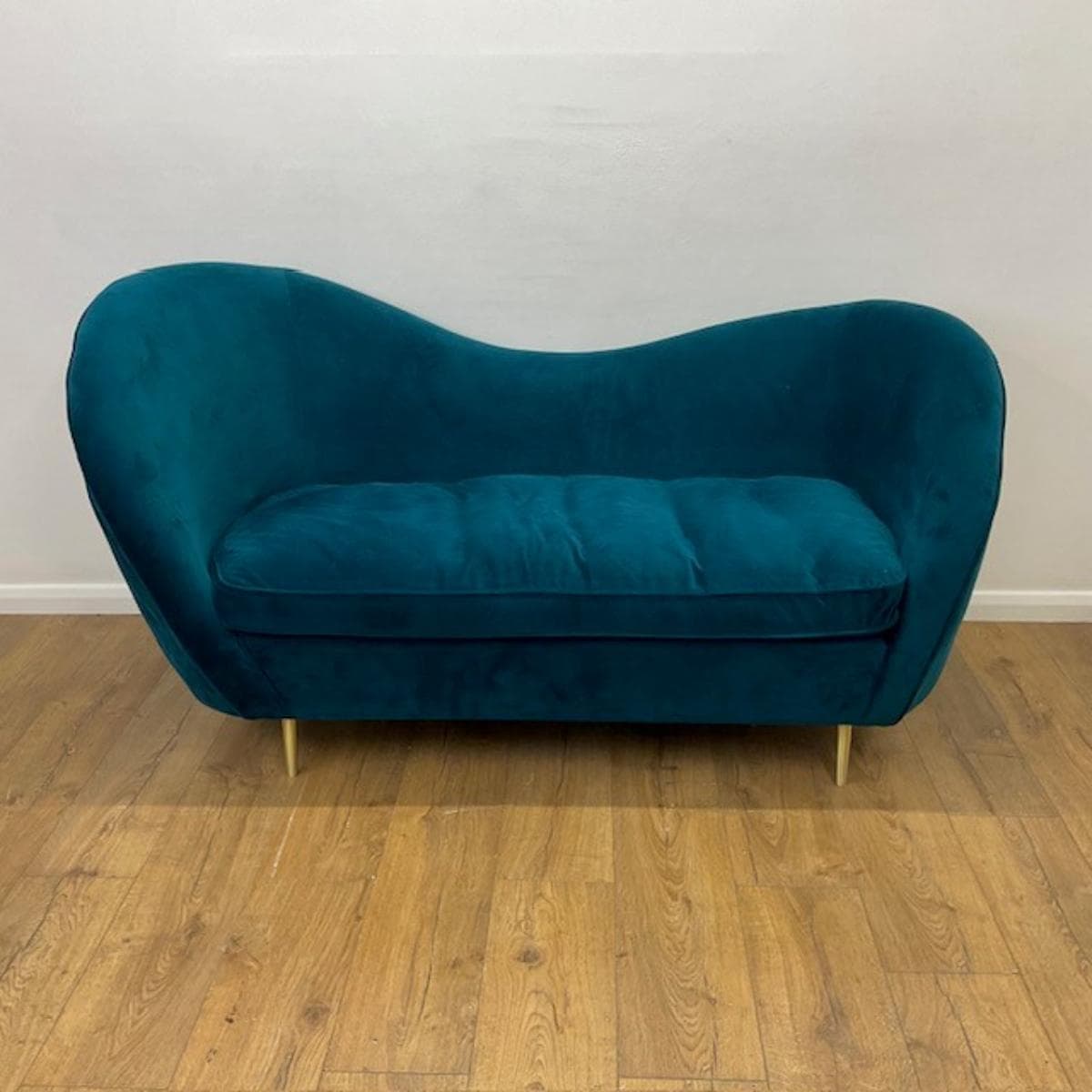 Made Blue Velvet Reception Sofa