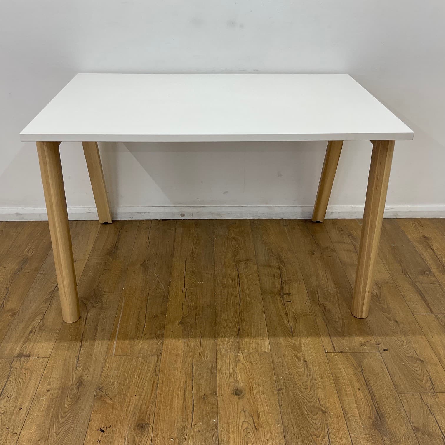 White 1200mm Rectangular Table/Desk